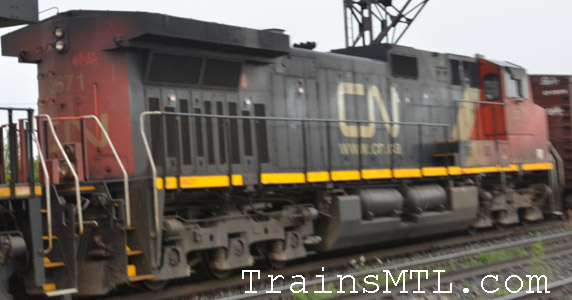 Locomotive CN2671 right side / coté droit
